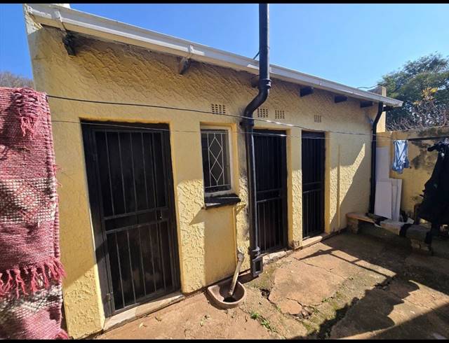 3 BEDROOM FREESTANDING FOR SALE IN RHODESFIELD
